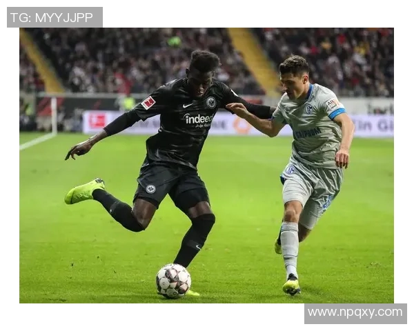 沙尔克04客负法兰克福，遭遇惨淡战绩难解困局